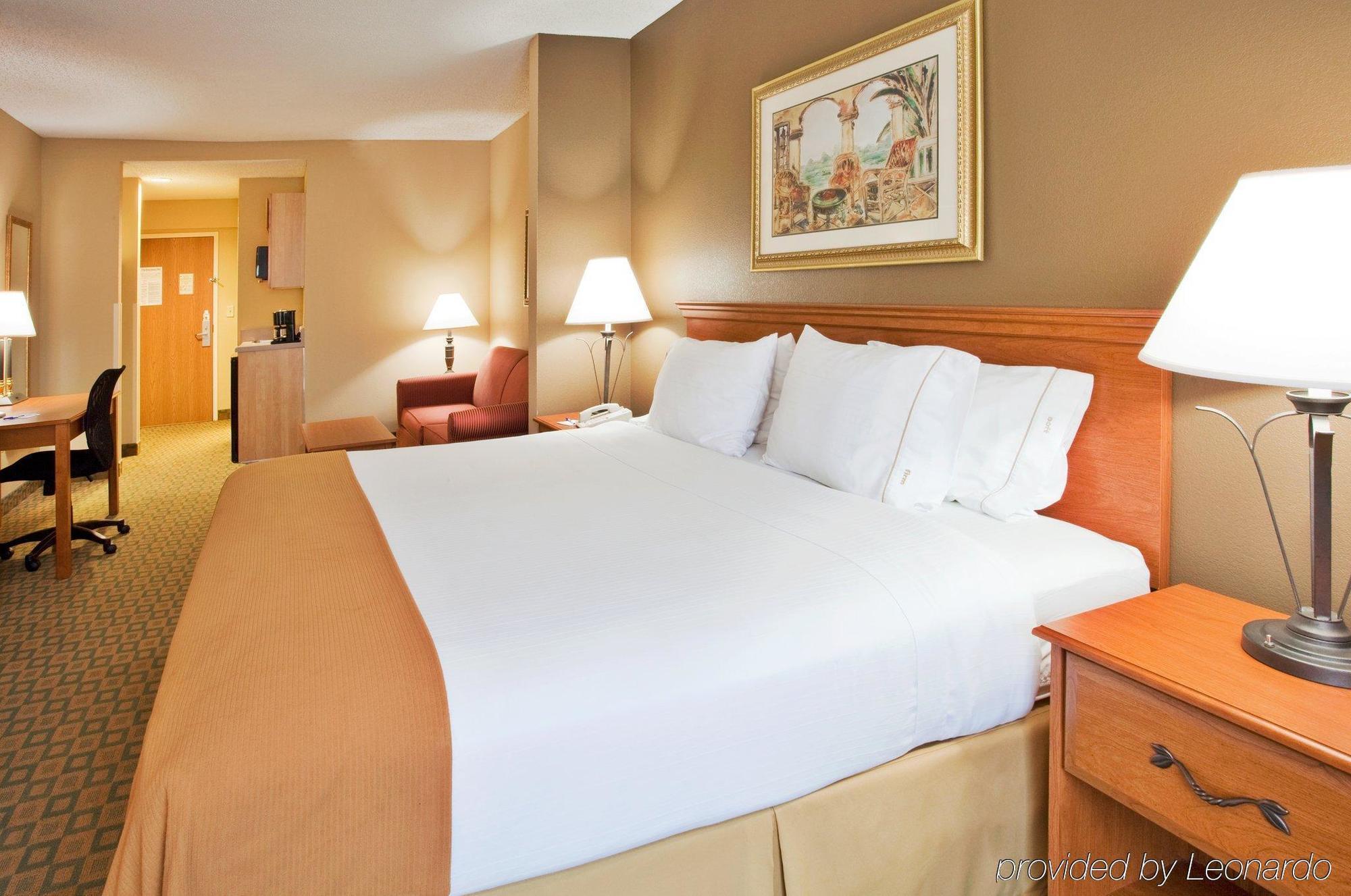 Holiday Inn Express & Suites Tavares, An Ihg Hotel Стая снимка