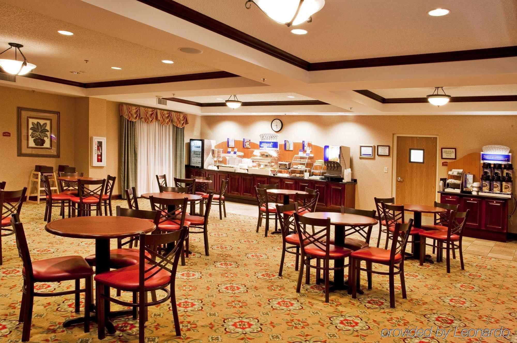 Holiday Inn Express & Suites Tavares, An Ihg Hotel Ресторант снимка